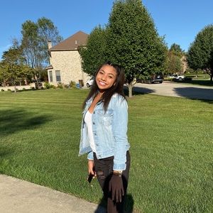 Meet your Posher, Maria